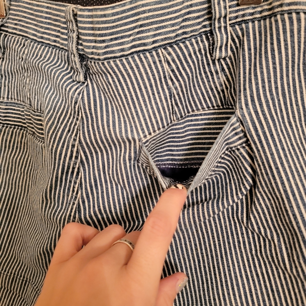 Pin stripped Short - Picture 5 of 7